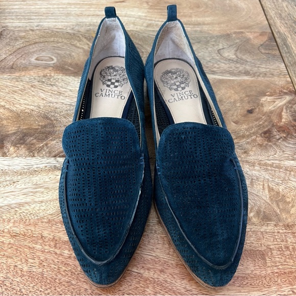 Vince Camuto navy flats - Picture 3 of 8